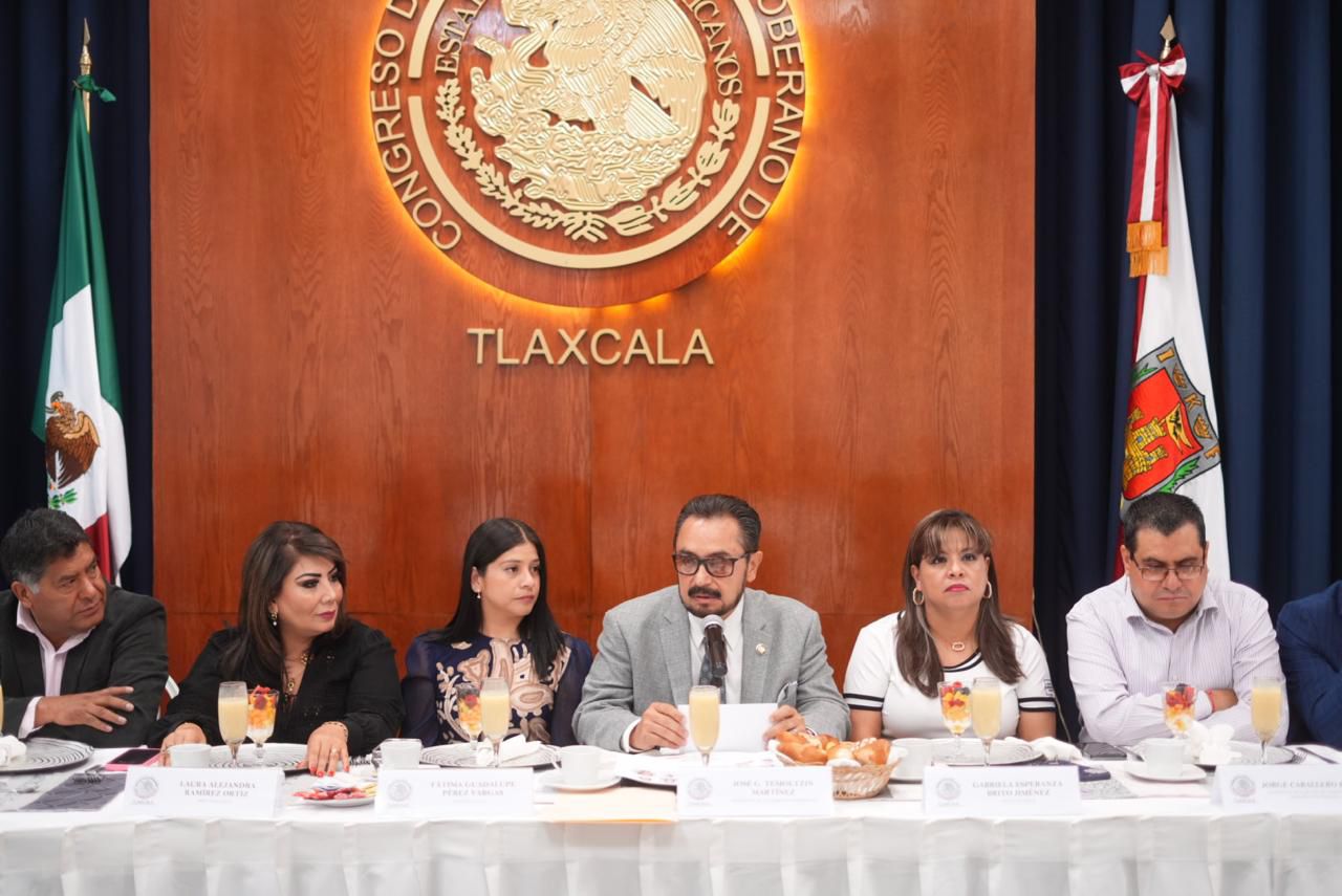 Insta Pepe Temoltzin a la unidad y compromiso en la transición legislativa en Tlaxcala